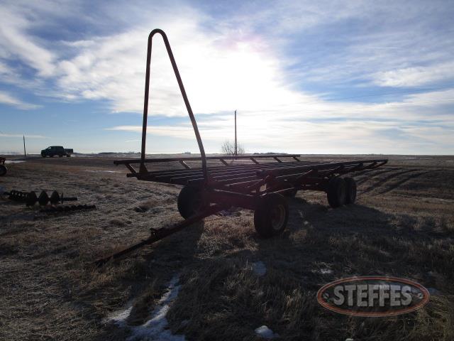 Round bale carrier, tri-axle, auto steer, walking rear tandems, front end stop, 12.5-16.5 tires_1.JPG